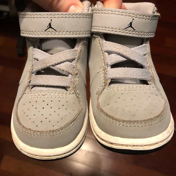Nike Jordans- Toddler - Size 6c (grey and white) - Picture 5 of 8